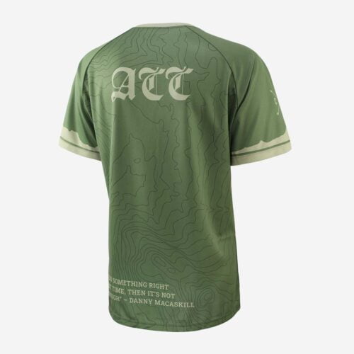 Back of short sleeve mountain bike top