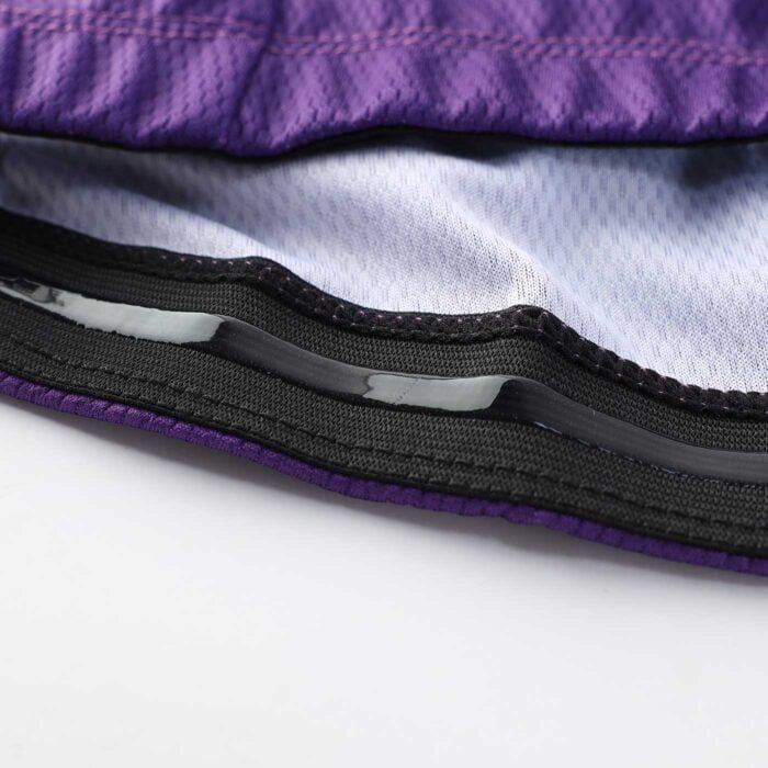 Close up showing a silicon strip on the hem of a cycling jersey which is designed to keep the jersey in place and stop it from riding up