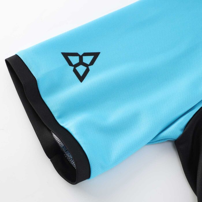 Close up of the sleeve of a short sleeved cycling jersey